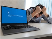 shutterstock_2472469323_error blue screen_kļūda datora darbībā zilais ekrāns.jpg