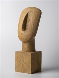 shutterstock_2239302999_Modern wooden statue_Moderna koka skulptūra.jpg