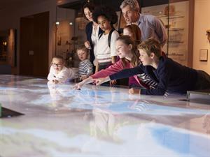 Shutterstock_432822694_in museum_muzejā.jpg