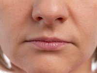 shutterstock_2580127347_thin lips_plānas lūpas.jpg