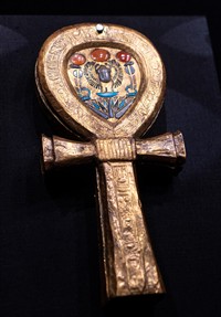 WIKI_29052026_Tutankhamun_Ankh_shaped_mirror_2018.jpg