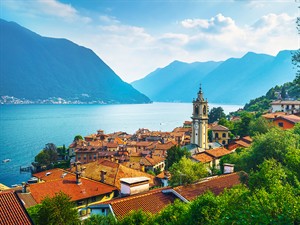 shutterstock_1908488839_lake in Italy_ezers Itālijā.jpg