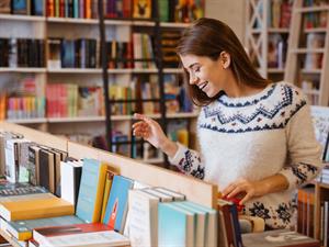 Shutterstock_536451070_book shop_grāmatnīca grāmatu veikals.jpg