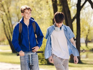 shutterstock_2786951983_teen boys_pusaudžu zēni.jpg