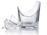 shutterstock_1708665904_broken glass_saplēsta stikla glāze.jpg