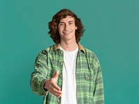shutterstock_1676158183_ teenager holding out his hand for handshake_pusaudzis sveicinās.jpg