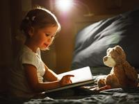 Shutterstock_526500253_going to read a book_taisās lasīt grāmatu (1).jpg