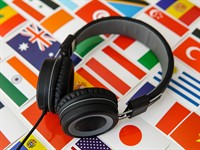 shutterstock_2155828523_Learning foreign languages online_svešvalodu mācīšanās tiešsaistē.jpg