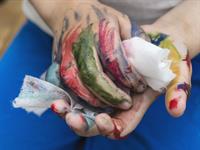 Shutterstock_652164880_wiping color off_tīrīt krāsu nost.jpg