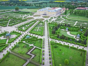 Shutterstock_2167897879_Rundale palace garden_Rundāles pils dārzs.jpg
