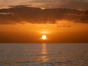 Shutterstock_2197116111_sun in evening_saule vakarā.jpg