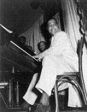 476px-Duke_Ellington_at_the_Hurricane_Club_1943.jpg