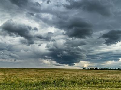 Shutterstock_206859232_dark clouds_tumši mākoņi.jpg