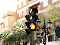shutterstock_2457476085_traffic light_luksofors.jpg