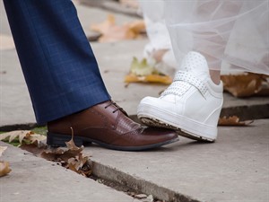 shutterstock_1871954770_stepped on foot_uzkāpa uz kājas.jpg