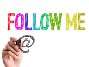 shutterstock_312769616_marker writing the word Follow Me_uzraksts ar marķieri Seko man.jpg