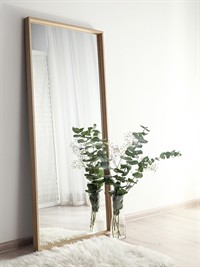 shutterstock_1576985317_large floor mirror_liels grīdas spogulis.jpg