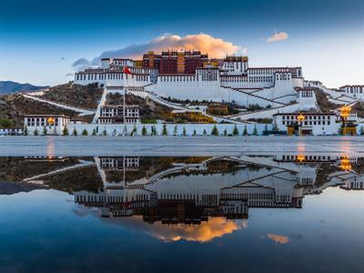 Shutterstock_197918723_The potala palace_Dalailamas rezidence Potalas pils.jpg