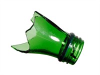 Shutterstock_2119267178_broken glass bottle_saplēsta stikla pudele.jpg