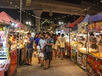 CatwalkPhotos Shutterstock_Save One Go Market in Bangkok_Save One Go tirgus Bangkokā.jpg
