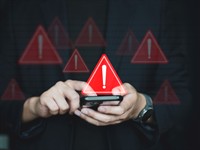 Shutterstock_2358150961_emergency alert_trauksmes signāls.jpg