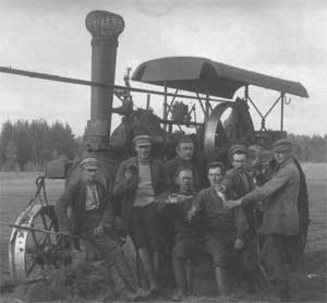 jaunsaimnieki Bladonē ar tehniku.jpg