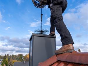 Shutterstock_1849609732_chimney sweep_skursteņslauķis.jpg