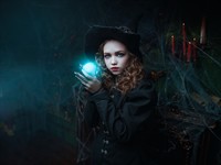 shutterstock_2387328309_A young witch_Jauna ragana.jpg