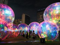 Geliodor Shutterstock_night art installation during a cultural festival at Seoul_nakts mākslas instalācija kultūras festivāla ietvaros Seulā.jpg