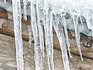 shutterstock_2718540041_icicles_lāstekas.jpg