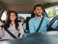 Shutterstock_2354878265_family driving_ģimene brauc.jpg