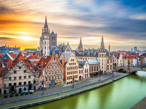 Shutterstock_2514665601_Belgium old town_Beļģijas vecpilsēta.jpg