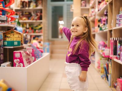 Shutterstock_1518580382_toy shop_rotaļlietu veikals.jpg