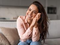 Shutterstock_2410549435_woman smiling_sieviete smaida.jpg