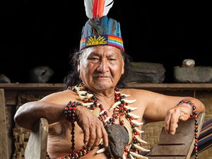 shutterstock_270258443_Amazon shaman_Amazones šamanis.jpg