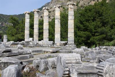 1280px-Temple_of_Athena_at_Priene.jpg