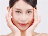 shutterstock_2472978483_asian woman_aziāte.jpg