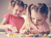 shutterstock_560275693_two girls playing_divas meitenes spēlējas.jpg