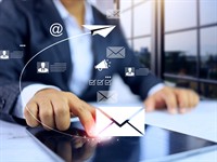 shutterstock_2638947387_sending e-mail_nosūta e-pastu.jpg