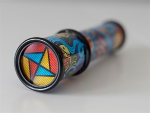 shutterstock_2197169177_kaleidoscope_kaleidoskops.jpg