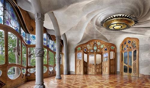 salon-principal-casa-batllo-gaudi-barcelona-dosde-publishing_978-84-9103-056-0_25-007-00_C06.jpg