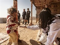 pporiphotos Shutterstock_child in a desert camp in Egypt_bērns tuksneša nometnē Ēģiptē.jpg