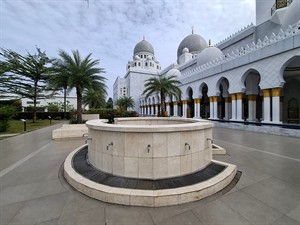 ansharistock Shutterstock_ablution area in mosque_apmazgāšanās vieta mošejas iekšpagalmā.jpg