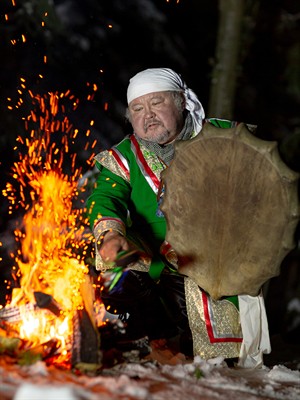 shutterstock_1962219103_Altai shaman_Altaja šamanis.jpg