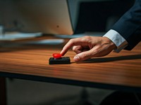 AI_shutterstock_2602954051_red button_sarkanā poga.jpg