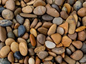 Shutterstock_1984152473_pebbles_oļi.jpg