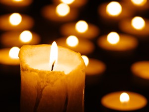 shutterstock_2167318503_candle_svece.jpg
