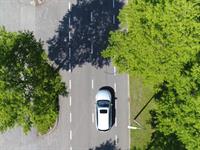 Shutterstock_655475701_car on road_mašīna uz ceļa.jpg