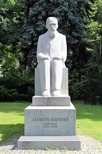 Alfrēds-Kalniņš-Denkmal_Riga.jpg