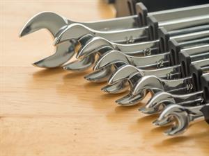 Shutterstock_2322983123_wrench_atslēgas.jpg